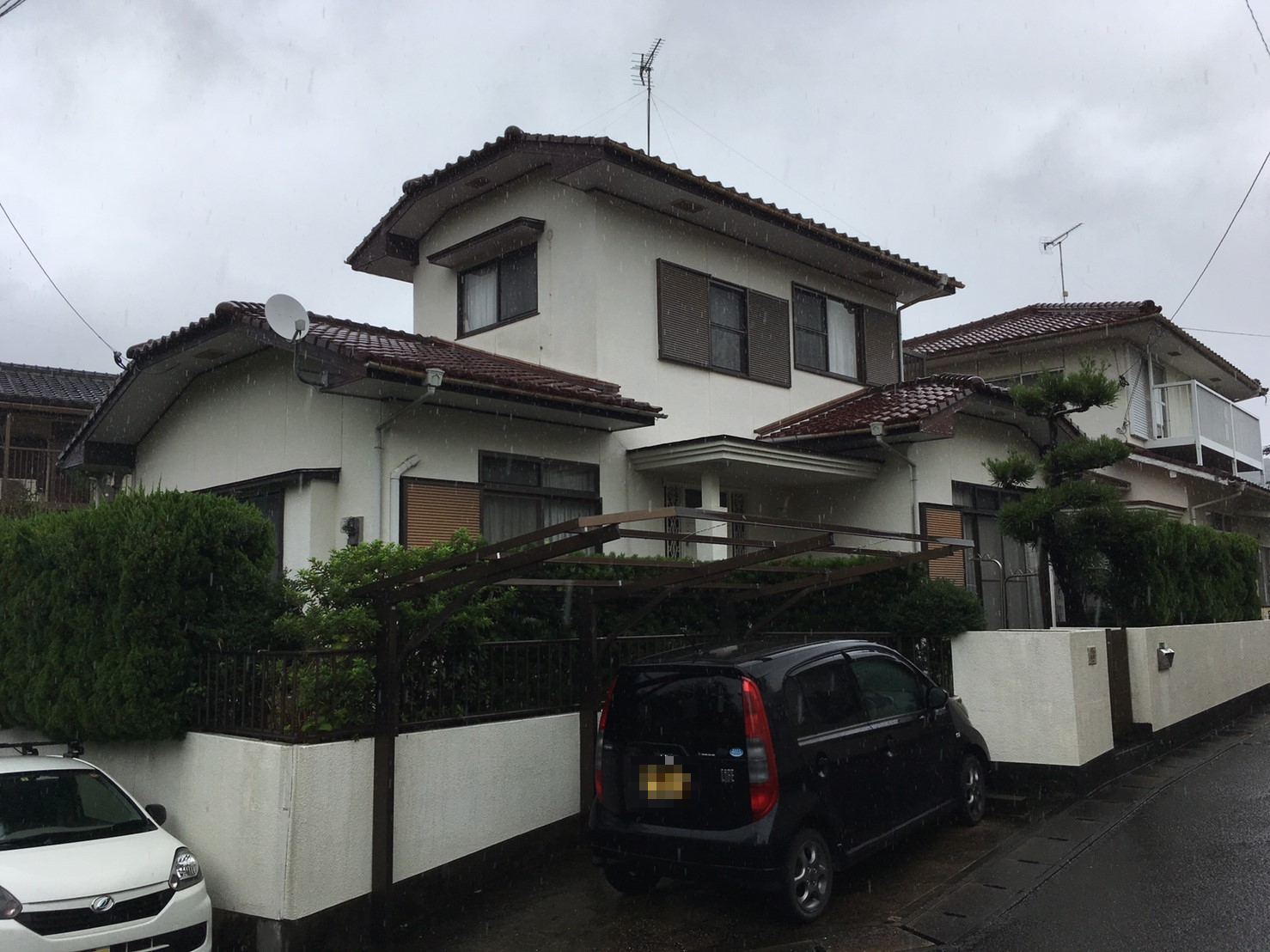 福岡県太宰府市五条のY様邸で付帯部の色あせと防水性低下を改善する塗装工事を行いました。10月12日完成です。【HPより】