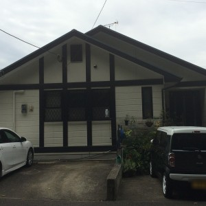 福岡県太宰府市石坂のM様邸で外壁の色あせと屋根の防水性低下を改善する塗装工事を行いました。3月12日完成です。【HPより】