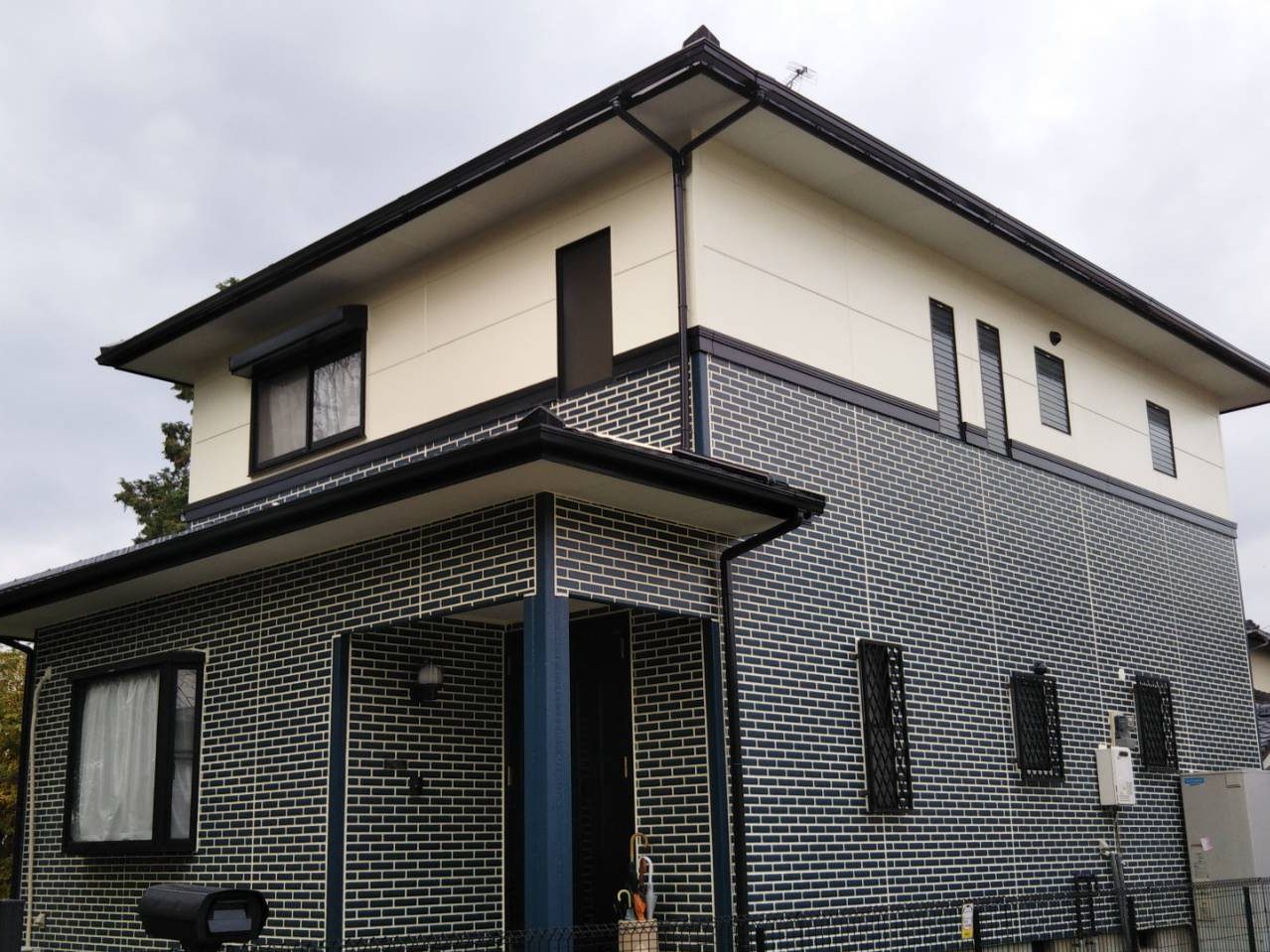 11/29完成です。太宰府市朱雀・M様邸　外壁塗装・屋根塗装工事