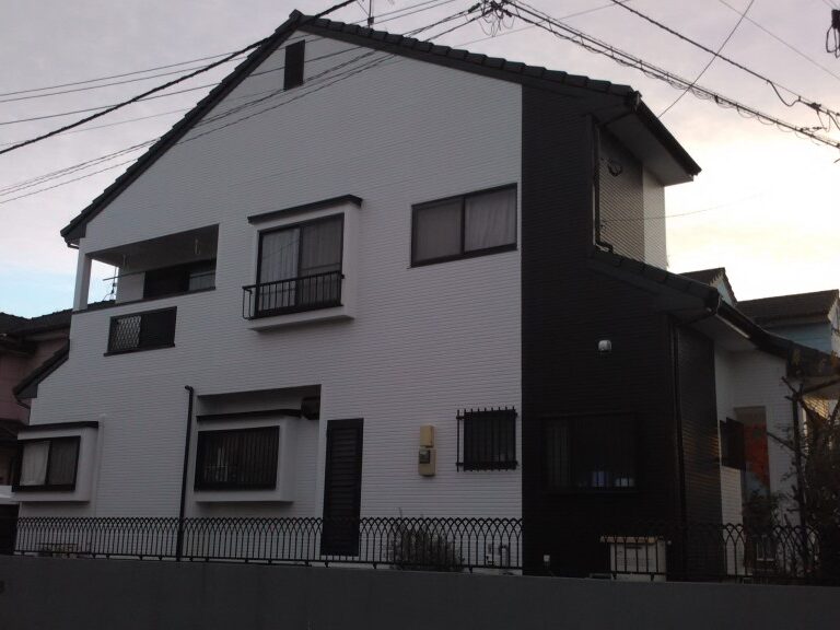 福岡県筑紫野市杉塚のI様邸で外壁の防水性低下と屋根の色あせを整え住まい全体を長く守る塗装工事を行いました。12月9日完成です。【HPより】