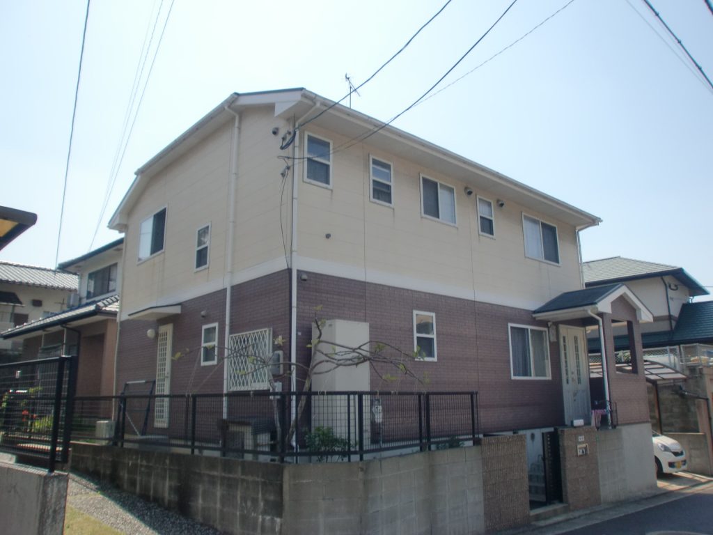 福岡県福岡市東区若宮のT様邸で外壁の色あせと屋根の塗膜劣化を改善する塗装工事を行いました。6月30日完成です。【HPより】