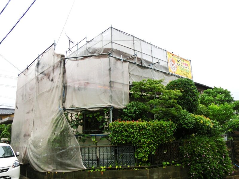 福岡県筑紫野市永岡のK様邸で外壁に見られる色あせと汚れを抑え外観全体を明るく整える塗装工事を行いました。7月23日完成です。【ホームページより】