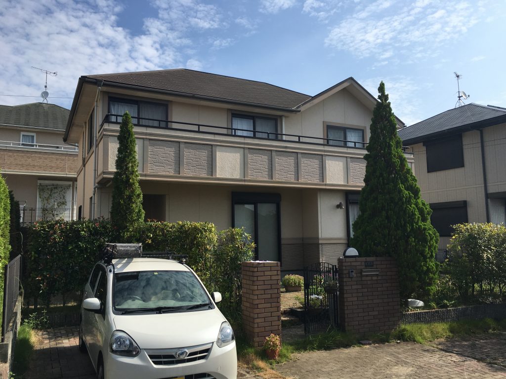 福岡県小郡市美鈴が丘のY様邸で屋根の色あせと外壁の防水性低下を改善する塗装工事を行いました。3月23日完成です。【HPより】