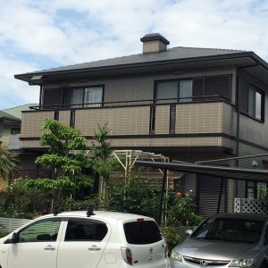 福岡県筑紫野市美しが丘南のI様邸で外壁のコーキング劣化と屋根の防水性低下を改善する塗装工事を行いました。7月28日完成です。【チラシより】