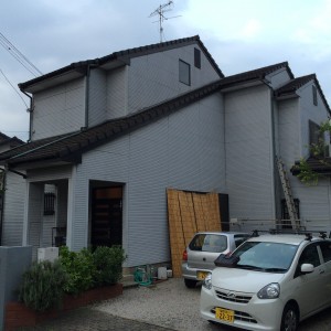 福岡県筑紫野市杉塚のI様邸で外壁の防水性低下と屋根の色あせを整え住まい全体を長く守る塗装工事を行いました。12月9日完成です。【HPより】