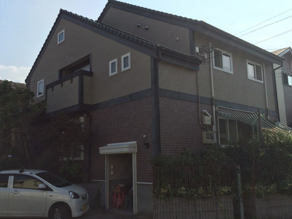 福岡県小郡市希みが丘のH様邸で外壁の色あせと塗膜の劣化に対応する外壁塗装工事を行いました。12月22日完成です。【HPより】