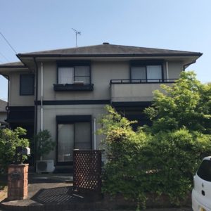 福岡県小郡市のN様邸で防水性の低下を改善する屋根塗装と塗膜の保護機能を回復する外壁塗装工事を行いました。11月8日完成です。【HPより】
