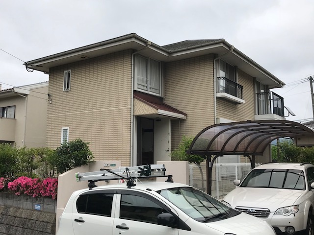 福岡県糟屋郡宇美町ひばりが丘のO様邸で外壁の色あせと屋根の防水性低下を改善する塗装工事を行いました。12月9日完成です。【HPより】