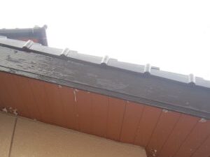福岡県太宰府市梅香苑のA様邸で軒天のサビ汚れと破風板の塗膜剥がれを美しく再生する塗装工事を行いました。9月14日完成です。【HPより】
