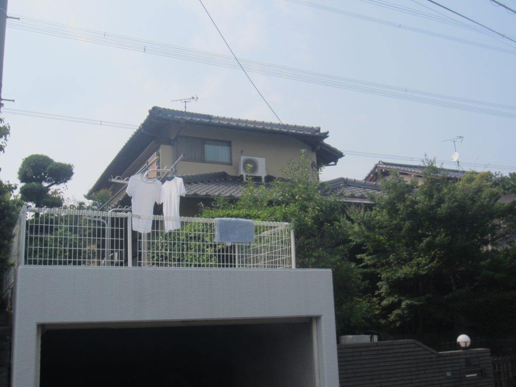 福岡県小郡市三国ヶ丘のS様邸で経年劣化が進行した外壁に対する保護機能回復を目的とした外壁塗装工事を行いました。12月25日完成です。