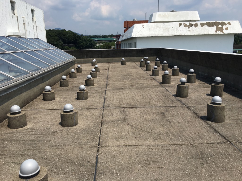 福岡県太宰府市五条のこども短期大学様で防水層の劣化や排水まわりの傷みを整え建物を長く守る屋上防水工事を行いました。11月28日完成です。【HPより】