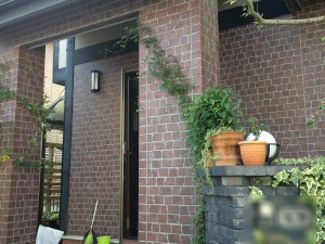 福岡県小郡市希みが丘のH様邸で外壁の色あせと塗膜の劣化に対応する外壁塗装工事を行いました。12月22日完成です。【HPより】