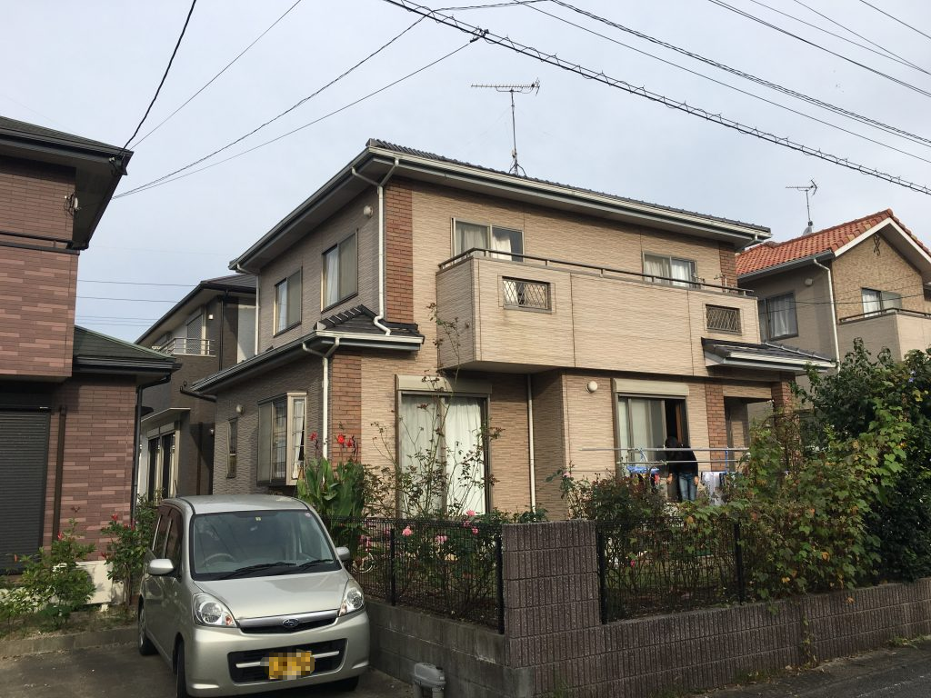 福岡県太宰府市梅が丘のS様邸で外壁の色あせとチョーキング現象を改善する外壁塗装工事を行いました。3月8日完成です。【HPより】