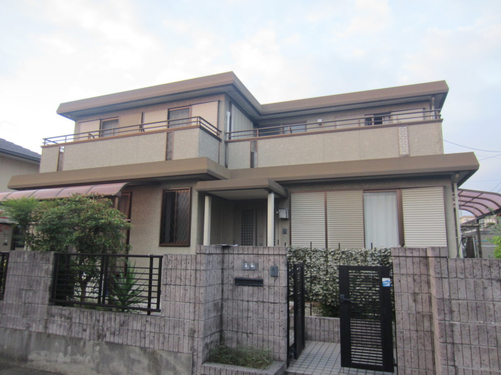 福岡県朝倉郡筑前町東小田のK様邸で色あせや汚れを改善する外壁・屋根塗装工事を行いました。2月14日完成です。【HPより】