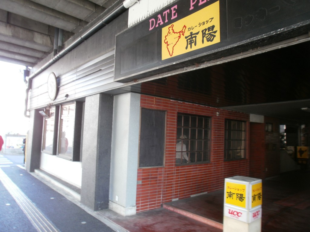 佐賀県佐賀市のS理容様で外壁の黒ずみ汚れと塗膜の傷みを改善する外壁塗装工事を行いました。9月24日完成です。【HPより】