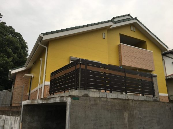 現在主流のローラー塗装と、かつて一般的だった吹き付け塗装。その違いとは？