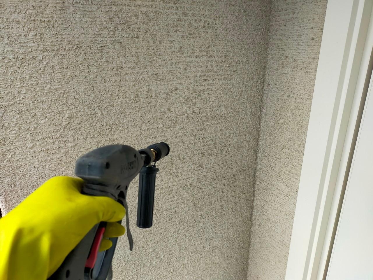 福岡県福岡市東区照葉のU様邸で汚れもピカピカに新築時のデザインを再現する外壁塗装を行いました。屋上の防水工事もばっちりです。12/28完成です。【ホームページより】