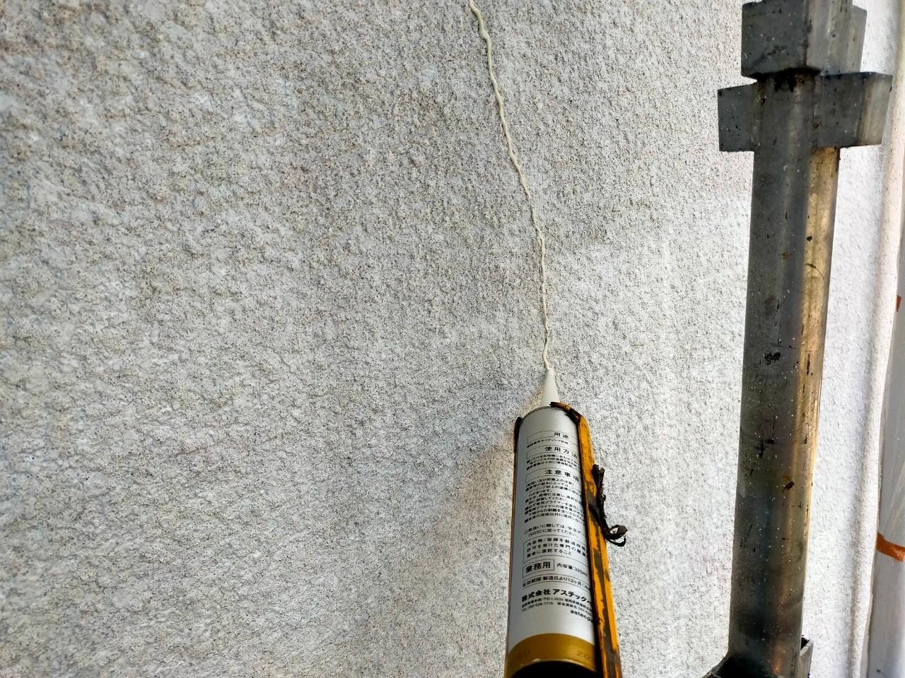 福岡県福岡市東区香椎のK様邸でひび割れや一部腐食の補修を行いながら外壁を塗り替えました。5/30完成です。【ホームページより】