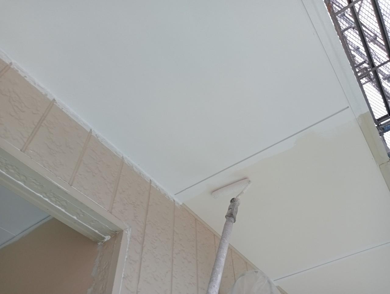 福岡県福岡市東区千早のA様邸でひび割れの補修や塗膜の剥がれを整えつつ高耐久塗料にて外壁と屋根の塗装を行いました。7/19完成です。【ホームページより】