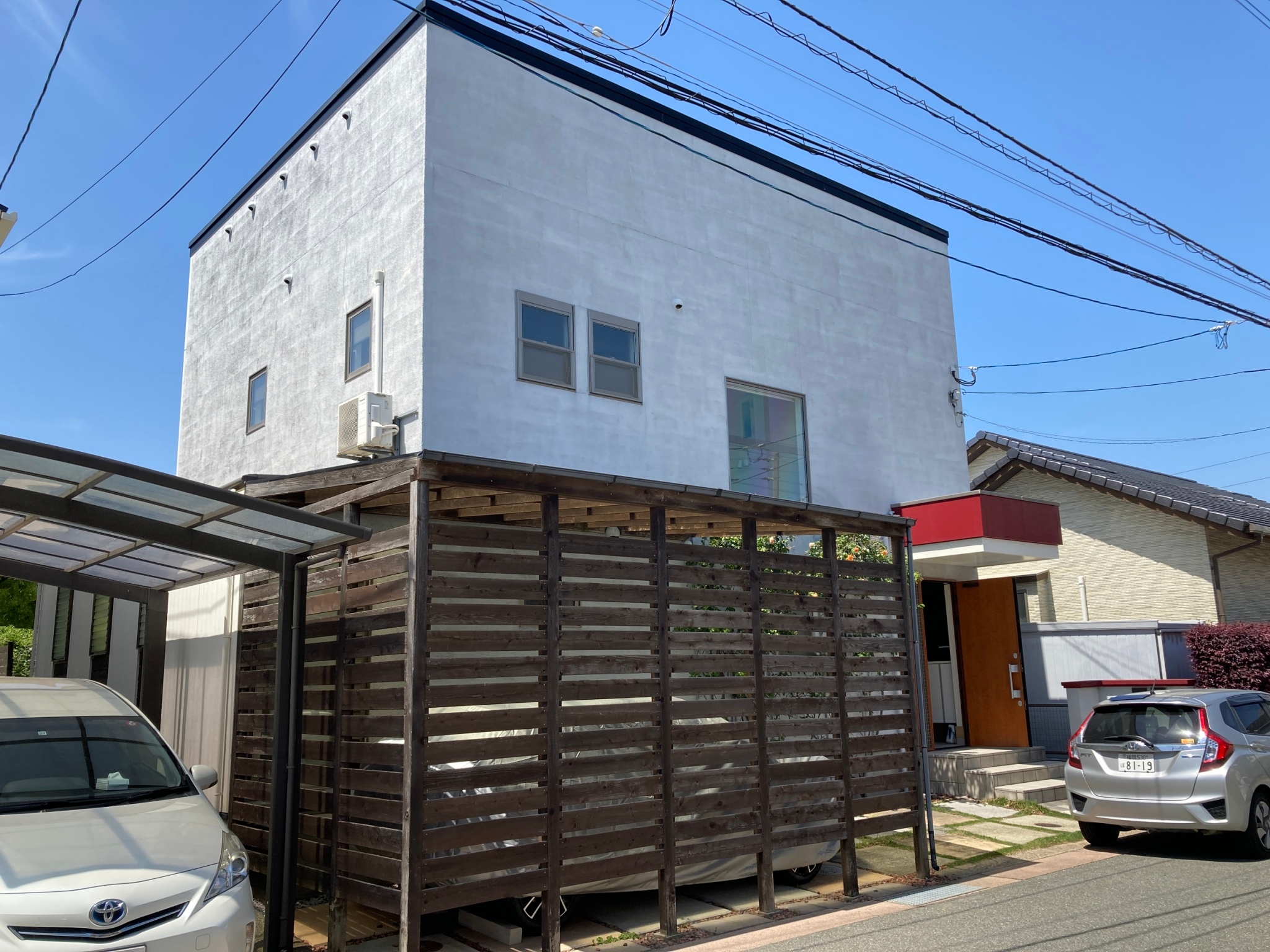 福岡県福岡市東区西戸崎のH様邸で汚れや色褪せが発生している外壁を塗り替え、屋根は張替工事を行いました。8/5完成です。【ホームページより】