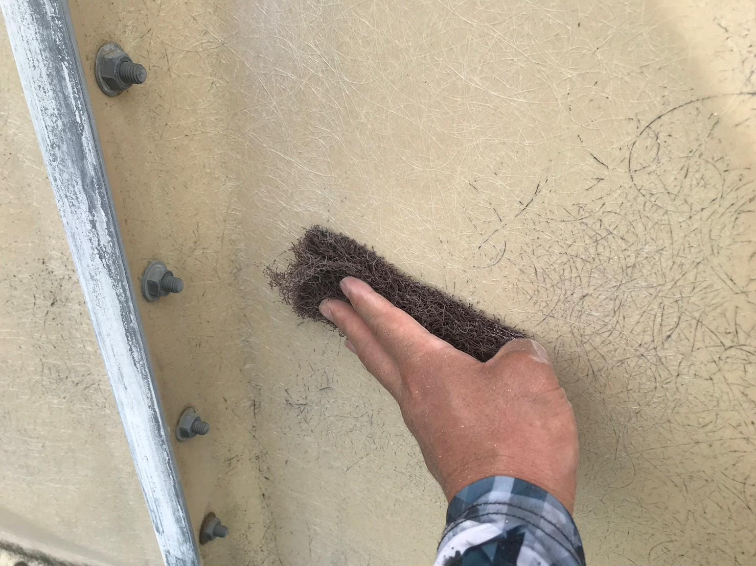福岡県福岡市東区三苫のSマンション様で汚れやサビが出てしまった受水槽と高架水槽の塗装工事を行いました。7/24完成です。【ホームページより】