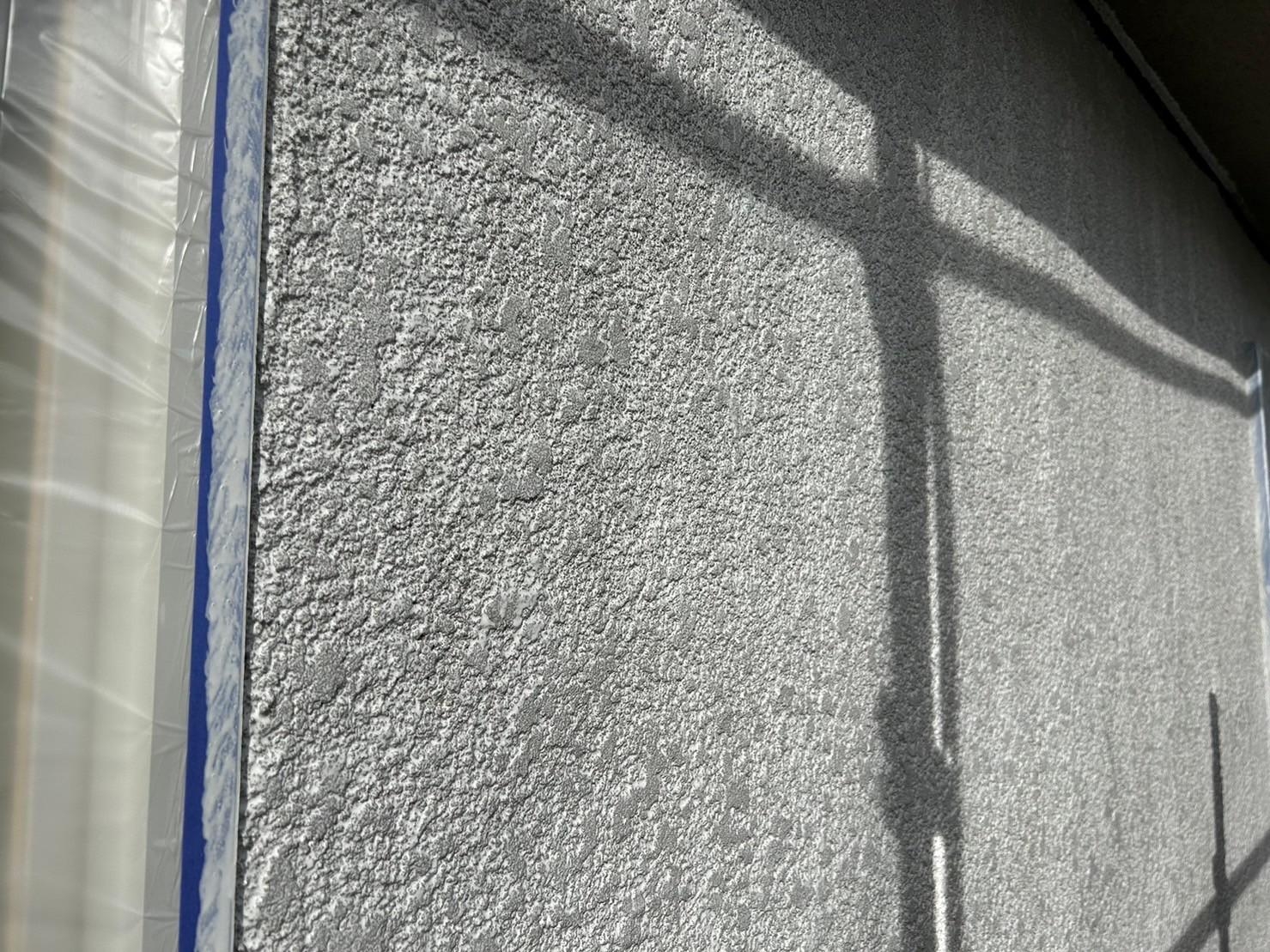 福岡県糟屋郡新宮町のK様邸でひび割れや色褪せの見られる外壁と付帯部の剥がれや屋根の色褪せも併せて塗装で解消しました。12/29完成です。【HPより】
