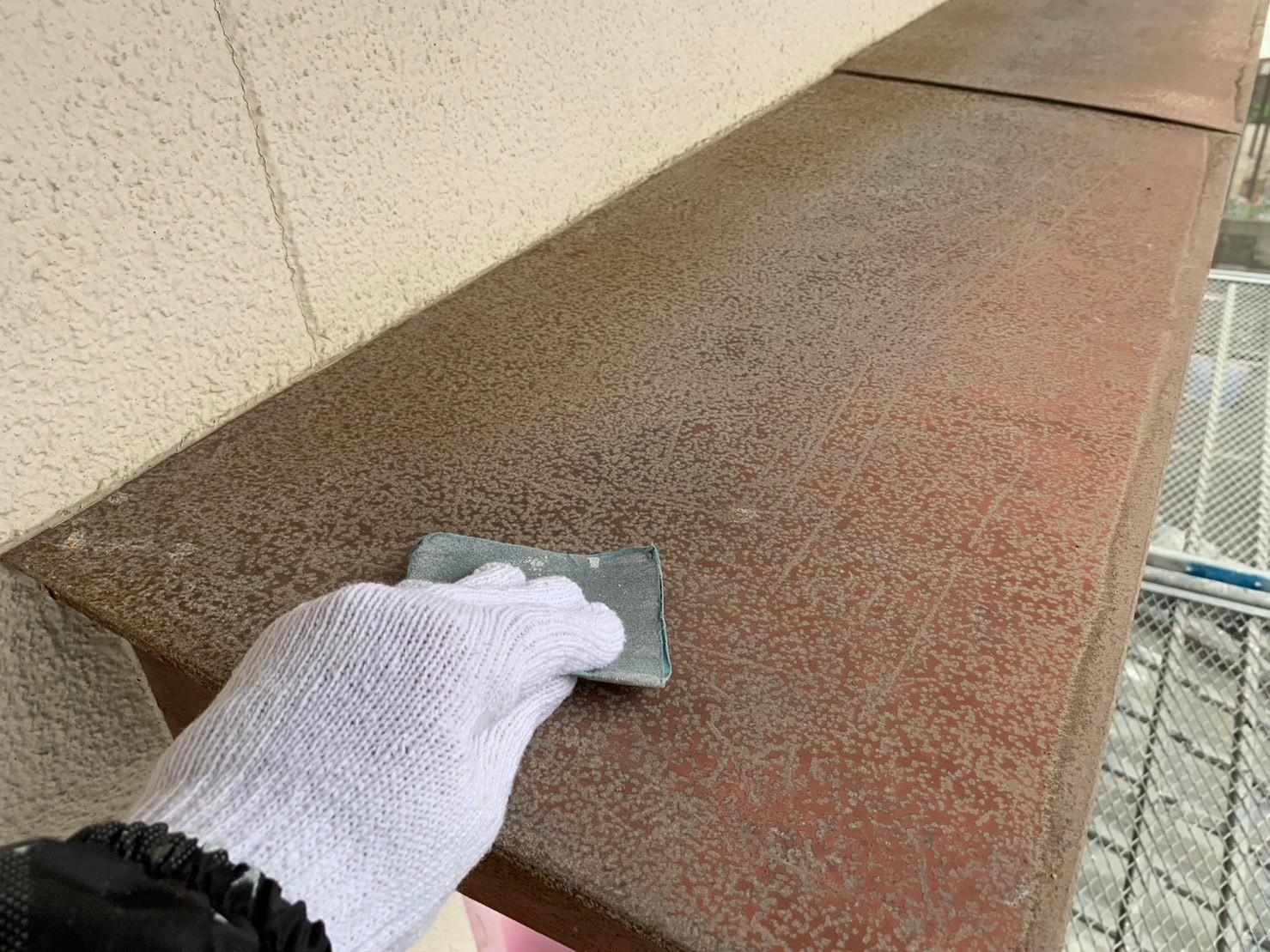 福岡県古賀市米多比のO様邸でひび割れや塗膜の剥がれを起こした外壁を滑らかに補修し、サビ・コケ・腐食の症状も徹底的に処理を行って塗装を進めました。2/2完成です。【ホームページより】