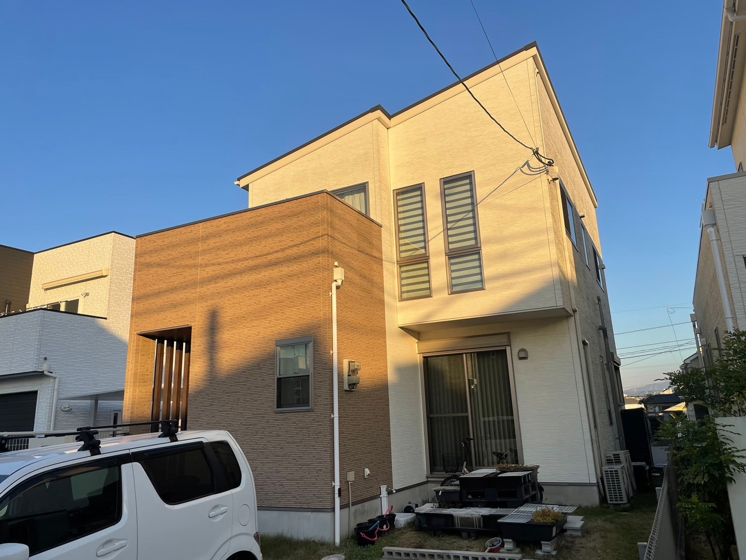 福岡県太宰府市都府楼南のT様邸で屋根外壁共に高耐久フッ素塗料のエシカルプロクールFを使用し、安心の塗装工事を行いました。1/25完成です。【ホームページより】