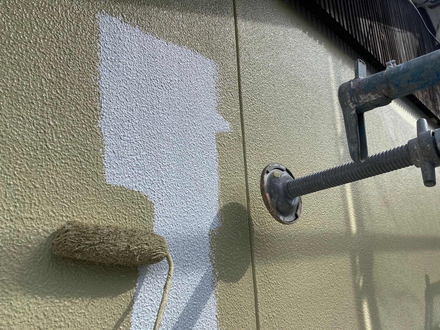 福岡県筑紫野市若江のT様邸でハウジングコートおすすめの高品質フッ素塗料、イーサンクのエシカルプロクールFを使用して外壁塗装を行っています。1/23着工です。【HPより】