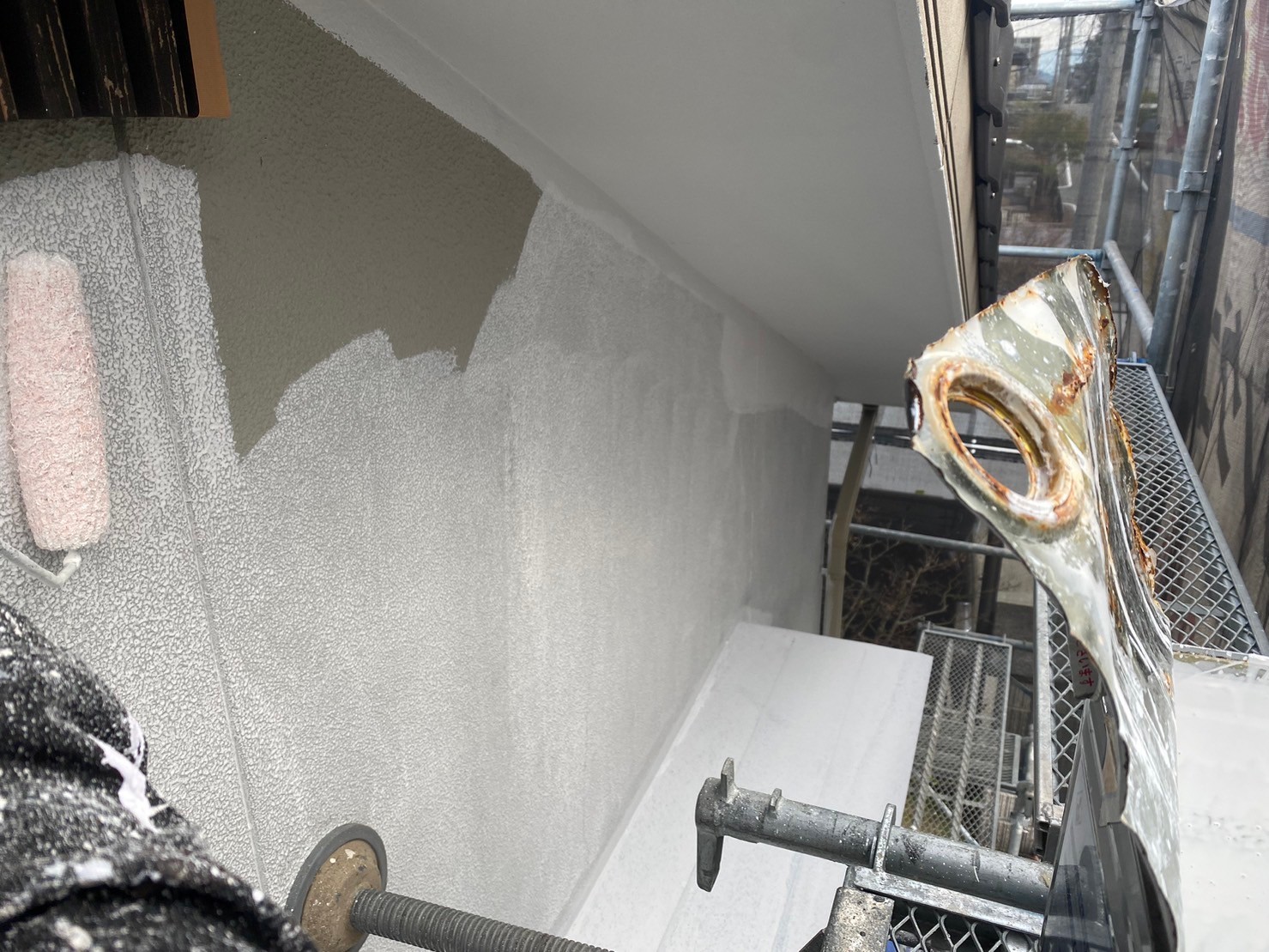 福岡県筑紫野市若江のT様邸でハウジングコートおすすめの高品質フッ素塗料、イーサンクのエシカルプロクールFを使用して外壁塗装を行っています。1/23着工です。【HPより】