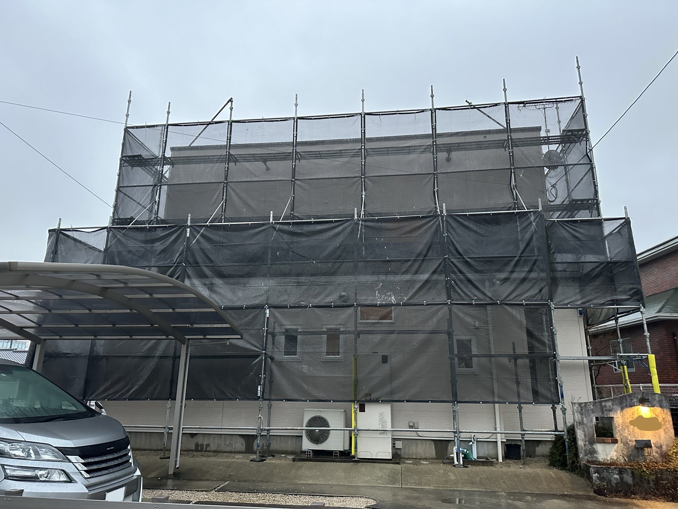 福岡県小郡市大保のO様邸でサイディングの外壁と金属屋根をプレマテックス社の高品質なタテイルαで塗装していきます。3/5着工です。【HPより】