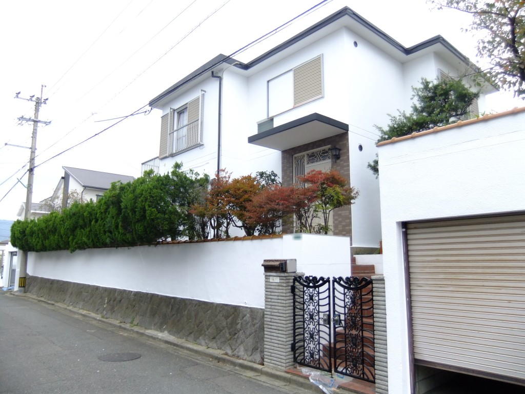 外壁に穴が！？塗装前に知っておきたいビス穴の処理と対策