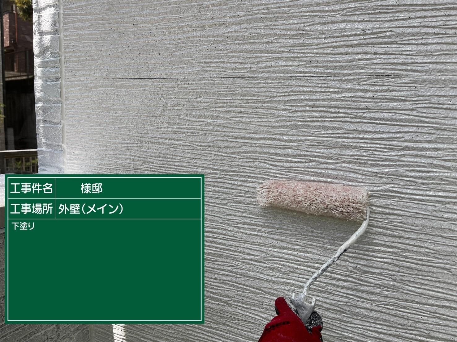 福岡県福岡市東区香住ケ丘のM様邸でコーキングの剥離やビス周辺のひび割れを改善し汚れの問題も解消して外壁の塗装を行い、塗装不可のコロニアルネオをシーガードでのカバー工事を行いました。5/13完成です。【HPより】