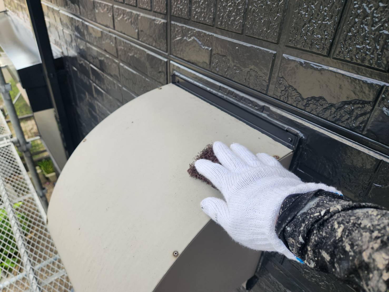 福岡県大野城市つつじヶ丘のU様邸で屋根・外壁ともにエシカルプロクールFを使用した塗装を行っています。5/8着工です。【HPより】