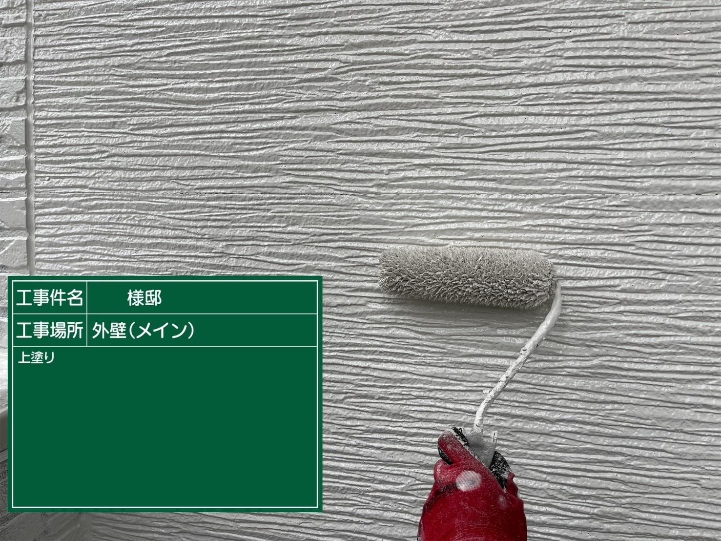 福岡県福岡市東区香住ケ丘のM様邸でコーキングの剥離やビス周辺のひび割れを改善し汚れの問題も解消して外壁の塗装を行い、塗装不可のコロニアルネオをシーガードでのカバー工事を行いました。5/13完成です。【HPより】