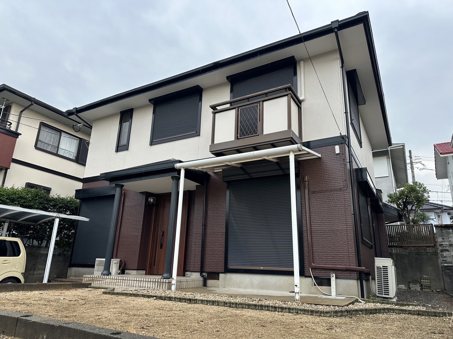 佐賀県三養基郡基山町けやき台のO様邸でタテイルαを使用した外壁塗装とシーガードを使用したコロニアルネオ向けの屋根改修工事を行いました。6/6完成です。【HPより】