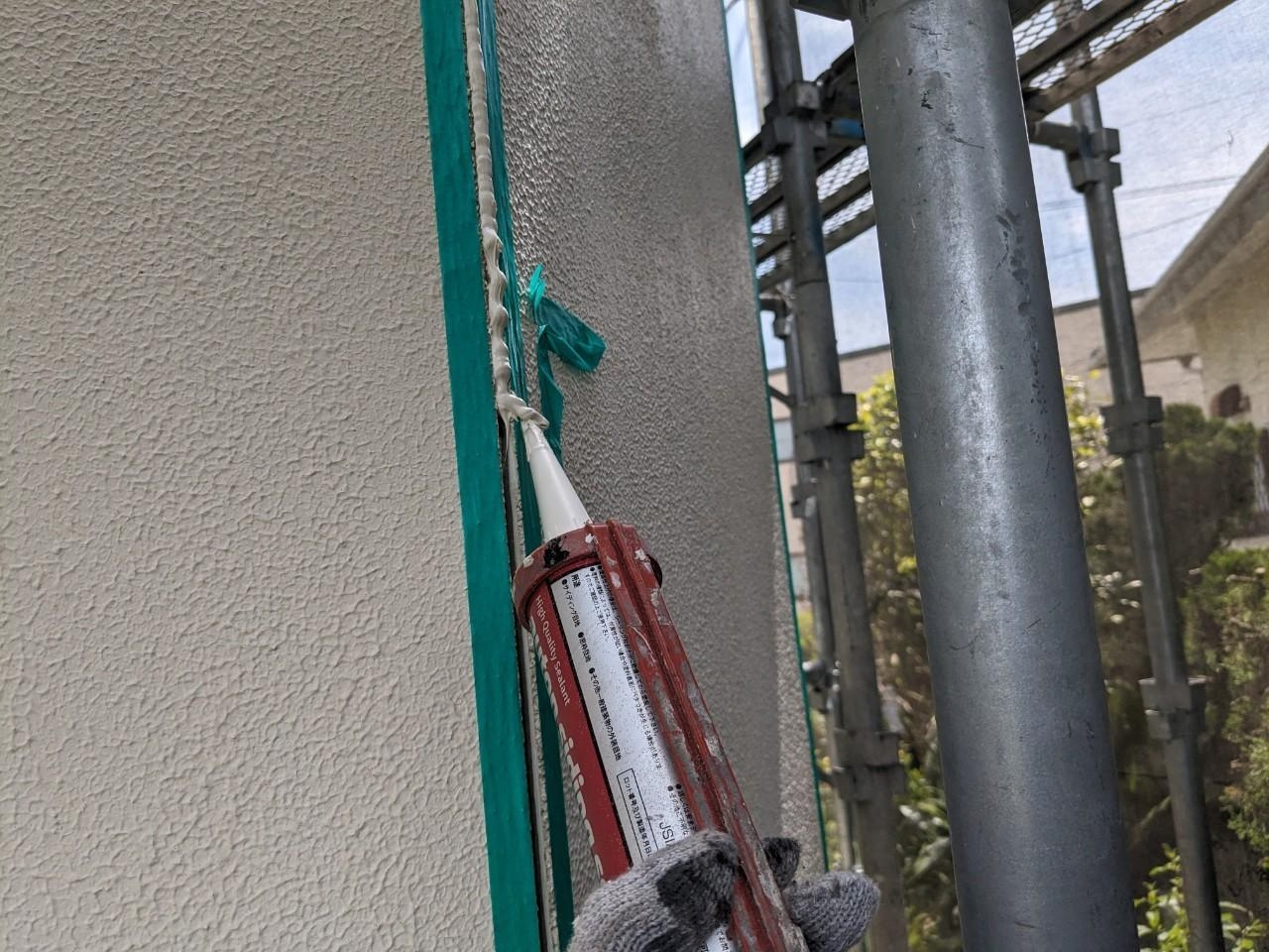 福岡県古賀市日吉のI様邸でサビを改善し進行を防いで色褪せた外壁と屋根を新築のように塗り替えました。6/5完成です。【HPより】