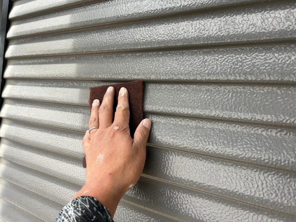 福岡県福岡市東区香椎駅東のN様邸で外壁のひび割れや剥がれを改善し、屋根と合わせて塗り替え工事を行いました。7/4完成です。【チラシより】