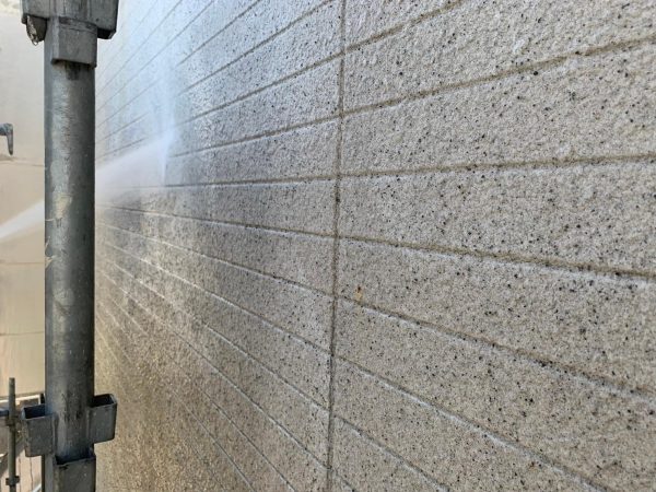 福岡県古賀市千鳥のU様邸で劣化が進み剥がれや色褪せが起きている外壁と屋根の塗装を行いました。8/10完成です。【HPより】