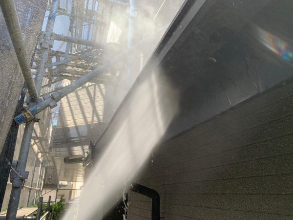 福岡県古賀市千鳥のU様邸で劣化が進み剥がれや色褪せが起きている外壁と屋根の塗装を行いました。8/10完成です。【HPより】