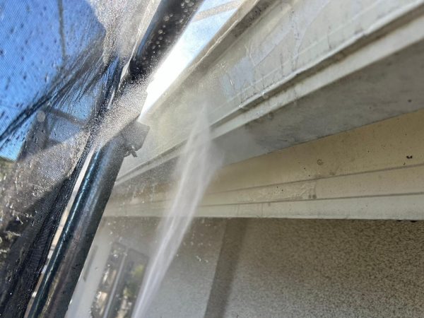 福岡県古賀市筵内のO様邸で経年劣化により防水性が低下した外壁と屋根の塗装工事を行いました。10/9完成です。【HPより】