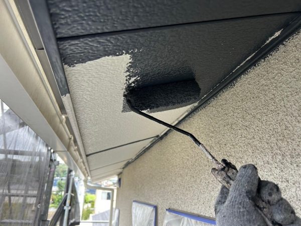 福岡県古賀市筵内のO様邸で経年劣化により防水性が低下した外壁と屋根の塗装工事を行いました。10/9完成です。【HPより】