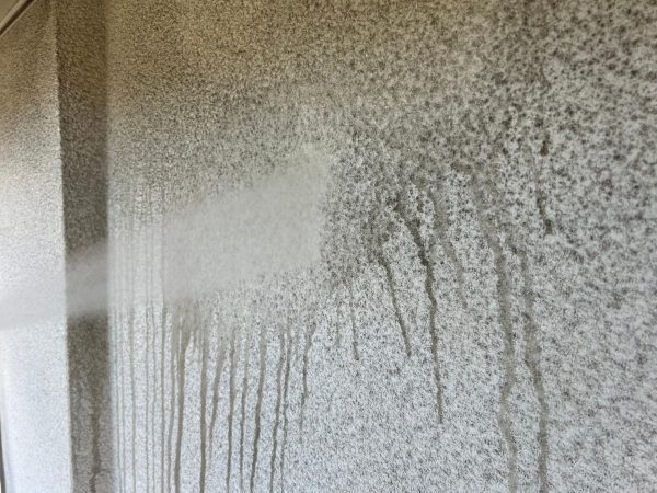 福岡県古賀市筵内のO様邸で経年劣化により防水性が低下した外壁と屋根の塗装工事を行いました。10/9完成です。【HPより】