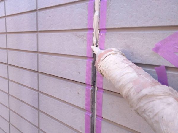 福岡県福岡市東区多々良のRアパート様で進行する劣化・色褪せが目立つ外壁と屋根の塗装工事を行いました。10/28完成です。【HPより】