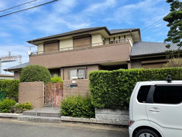 福岡県小郡市三国ヶ丘のS様邸で水系ナノシリコンを使用した屋根塗装とプレミアムシリコンを使用した外壁塗装とベランダ防水工事を行っています。11/20完成です。【HPより】