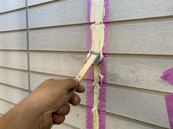 福岡県福岡市東区多々良のRアパート様で進行する劣化・色褪せが目立つ外壁と屋根の塗装工事を行いました。10/28完成です。【HPより】