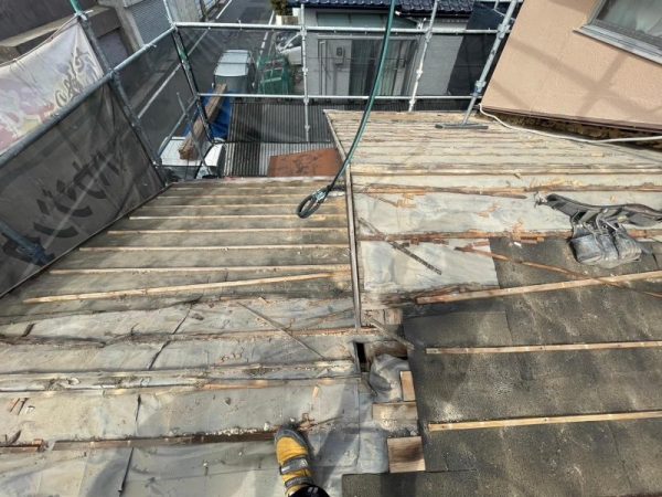 福岡県福岡市東区香住ヶ丘のＴ様邸で屋根瓦をアスファルトシングルに葺き替え！軽量化と防水性能アップで安心の屋根リフォームを行いました！11/17完成です。【HPより】