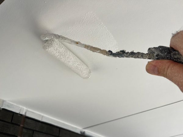 福岡県福岡市東区香住ケ丘のO様邸で劣化による色褪せやひび割れを修復し、美しさと耐久性を回復させる屋根・外壁の塗装工事を行いました。11/27完成です。【HPより】