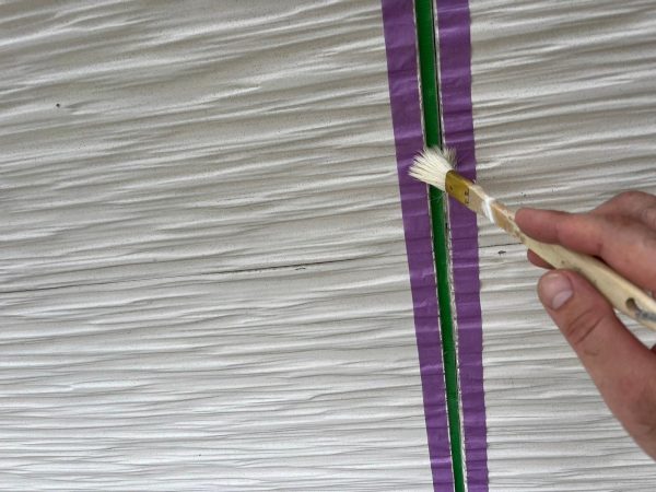 福岡県福岡市東区香住ケ丘のO様邸で劣化による色褪せやひび割れを修復し、美しさと耐久性を回復させる屋根・外壁の塗装工事を行いました。11/27完成です。【HPより】