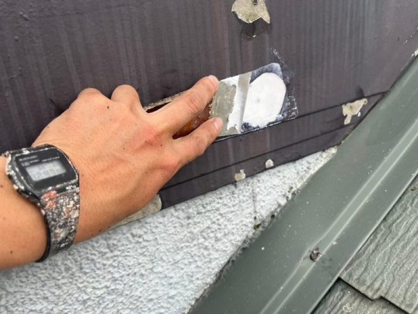 福岡県福岡市東区香椎のS様邸で色褪せ・剥がれを改善し美観と耐久性を回復させる屋根と外壁の劣化補修塗装と樋取り換え工事を行いました。11/11完成です。【HPより】